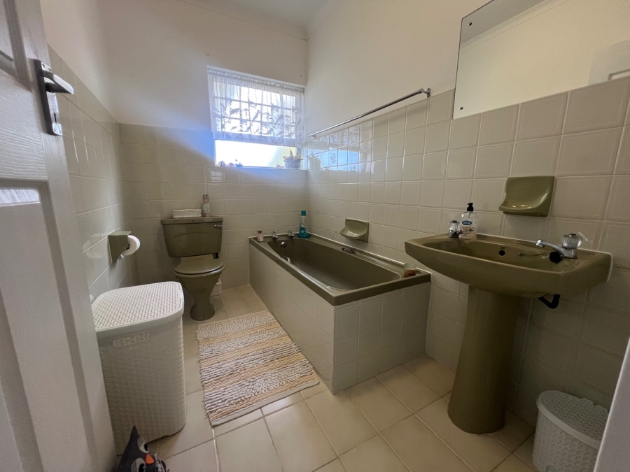4 Bedroom Property for Sale in Herolds Bay Western Cape